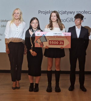 Pierwsze miejsce dla uczniów Szkoły Szczepanika w ogólnopolskim konkursie „Junior Demokracji 2023”!!!